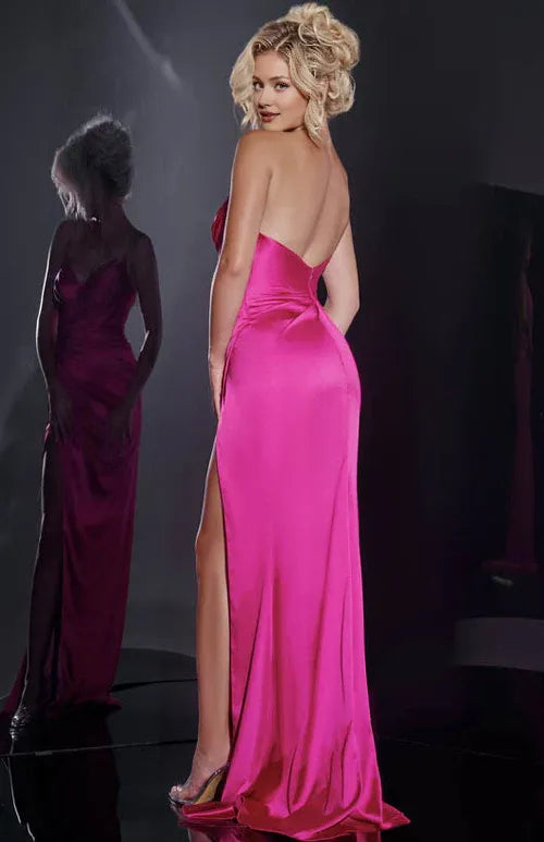 Robe Weitese élégante en satin rose vif, sans bretelles, froncée, fente haute, mettant en valeur une robe de bal chic et élégante